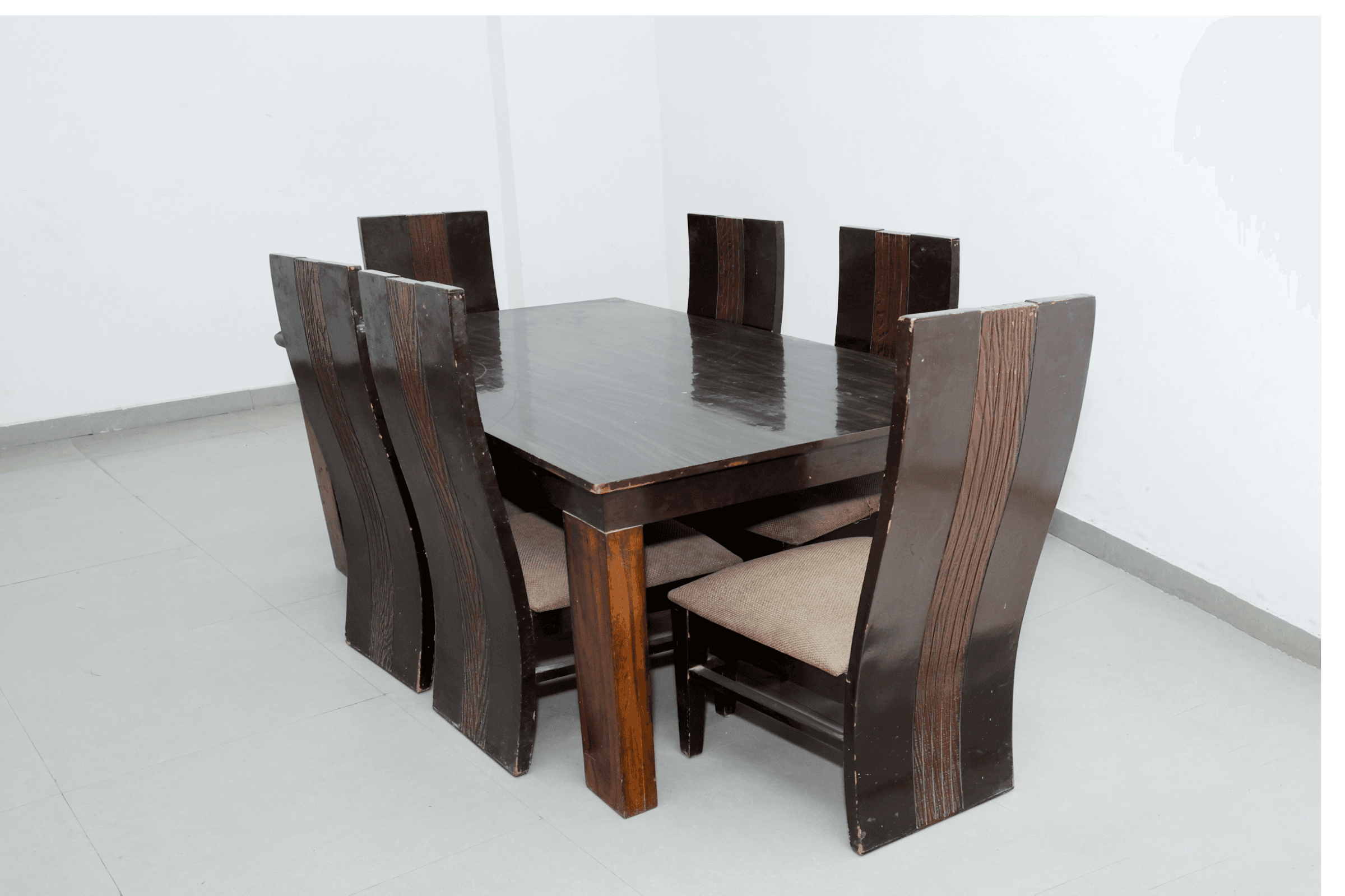 Shared dining table at Vedanta PG